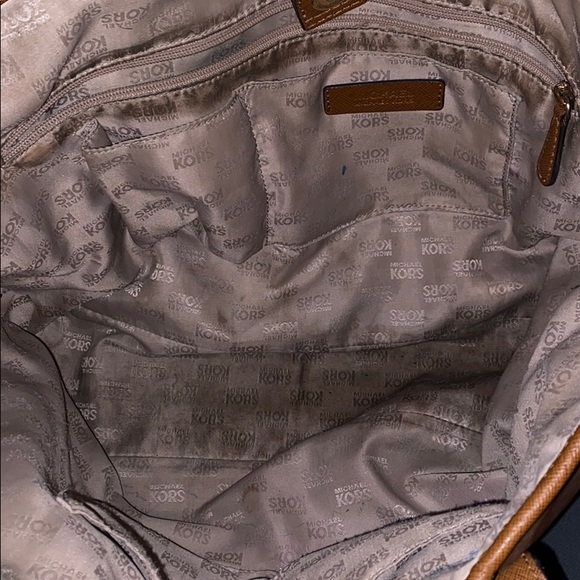 Michael Kors matching set with purse and wallet - Picture 8 of 8